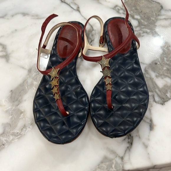 Chanel sandals. Authentic. Navy blue quilted base. Dark red/maroon strap - Picture 7 of 12